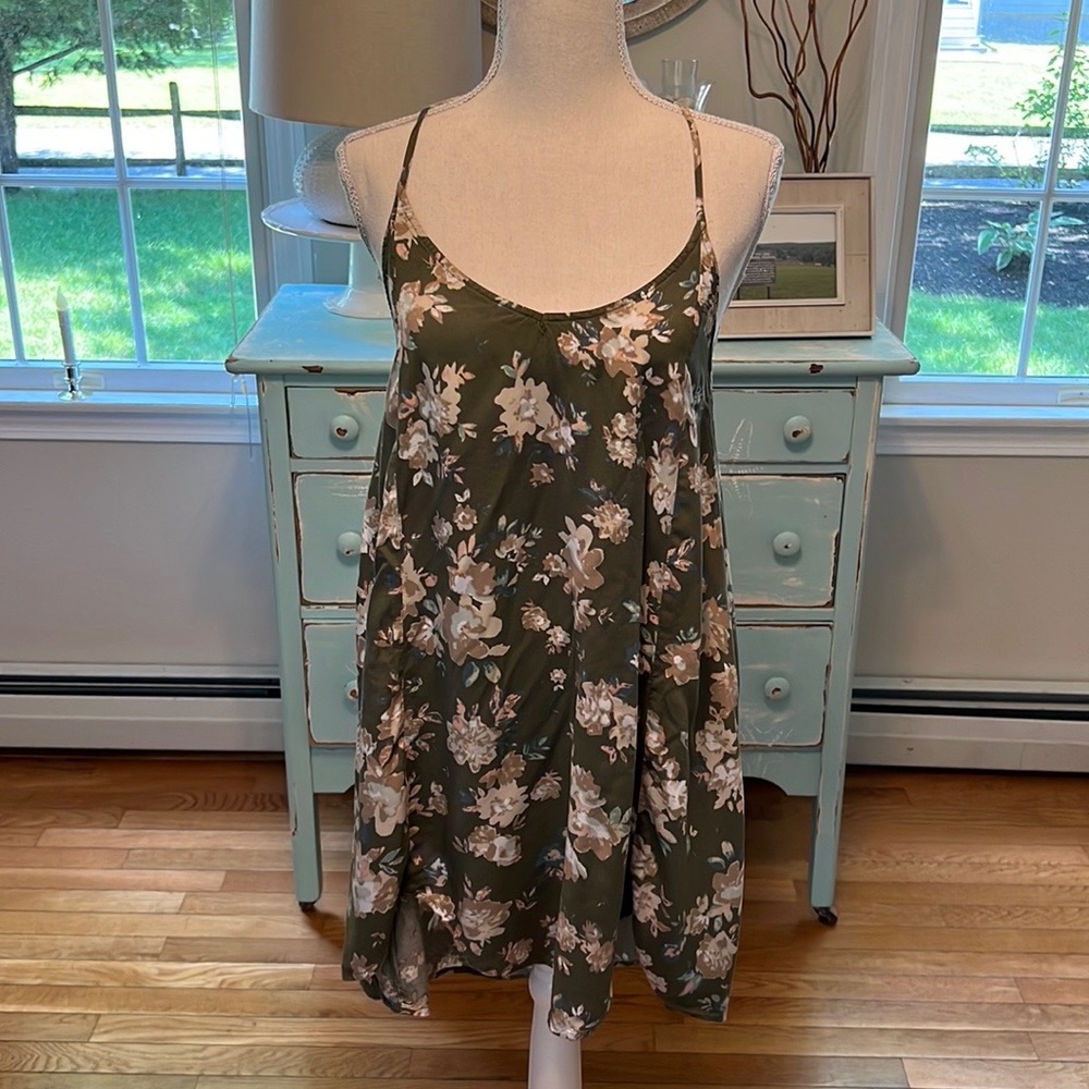 O’Neill green floral sleeveless sundress. Size small. C7